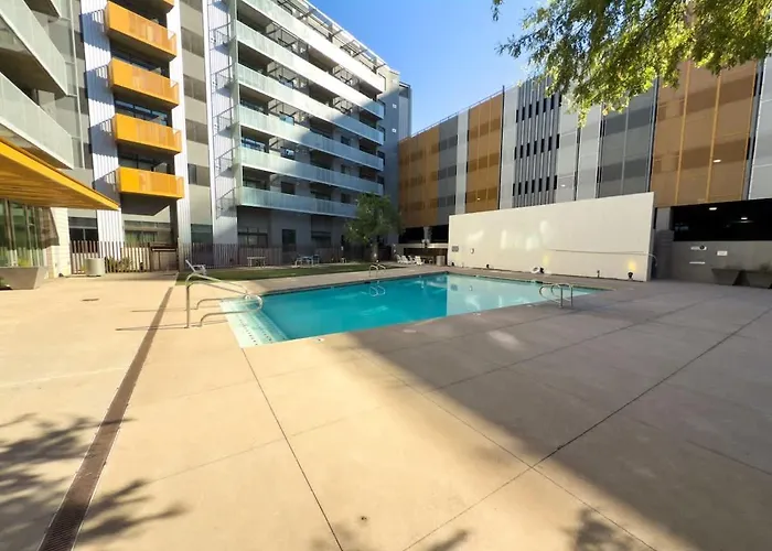 Centric 2br In Heart Of Dtphx Free Garage Parking