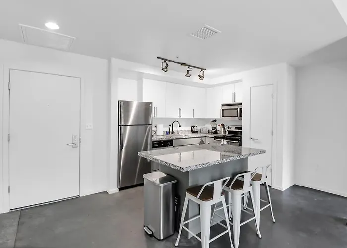 Centric 2br In Heart Of Dtphx Free Garage Parking *