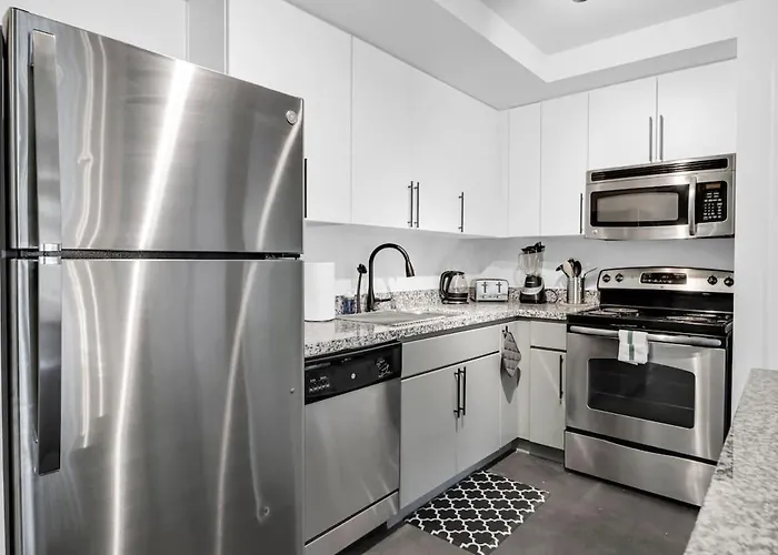 Centric 2br In Heart Of Dtphx Free Garage Parking