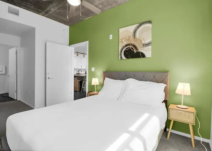 Centric 2br In Heart Of Dtphx Free Garage Parking