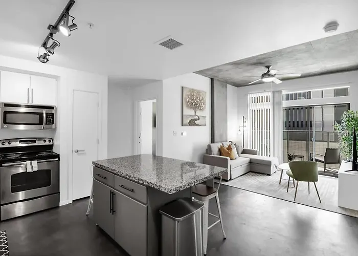Centric 2br In Heart Of Dtphx Free Garage Parking Apartamento *