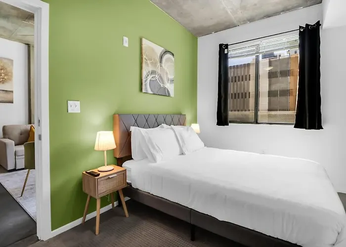 Centric 2br In Heart Of Dtphx Free Garage Parking * Phoenix