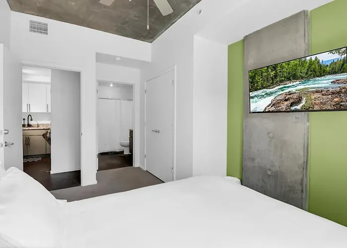 Centric 2br In Heart Of Dtphx Free Garage Parking
