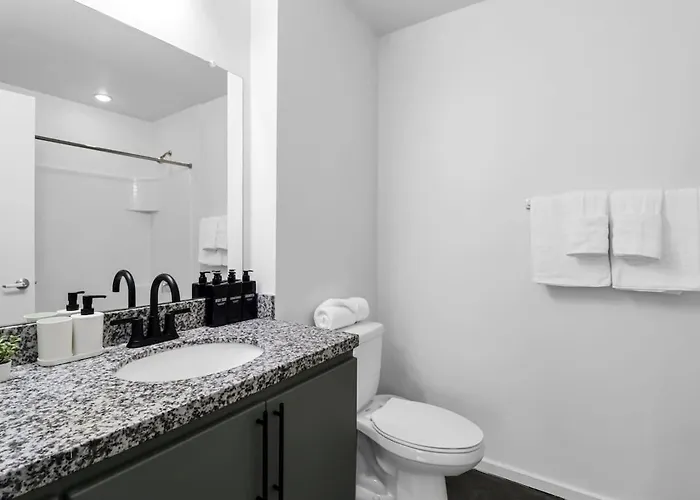 Centric 2br In Heart Of Dtphx Free Garage Parking Apartamento *