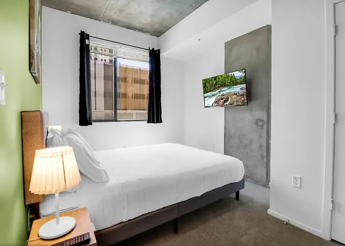 Centric 2br In Heart Of Dtphx Free Garage Parking Apartamento *